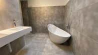 Masionette mit Aufdachterrasse - Badezimmer mit Wanne